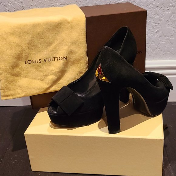 LOUIS VUITTON (38) Black Suede Bow Peep Toe Platform Pumps - Picture 1 of 7